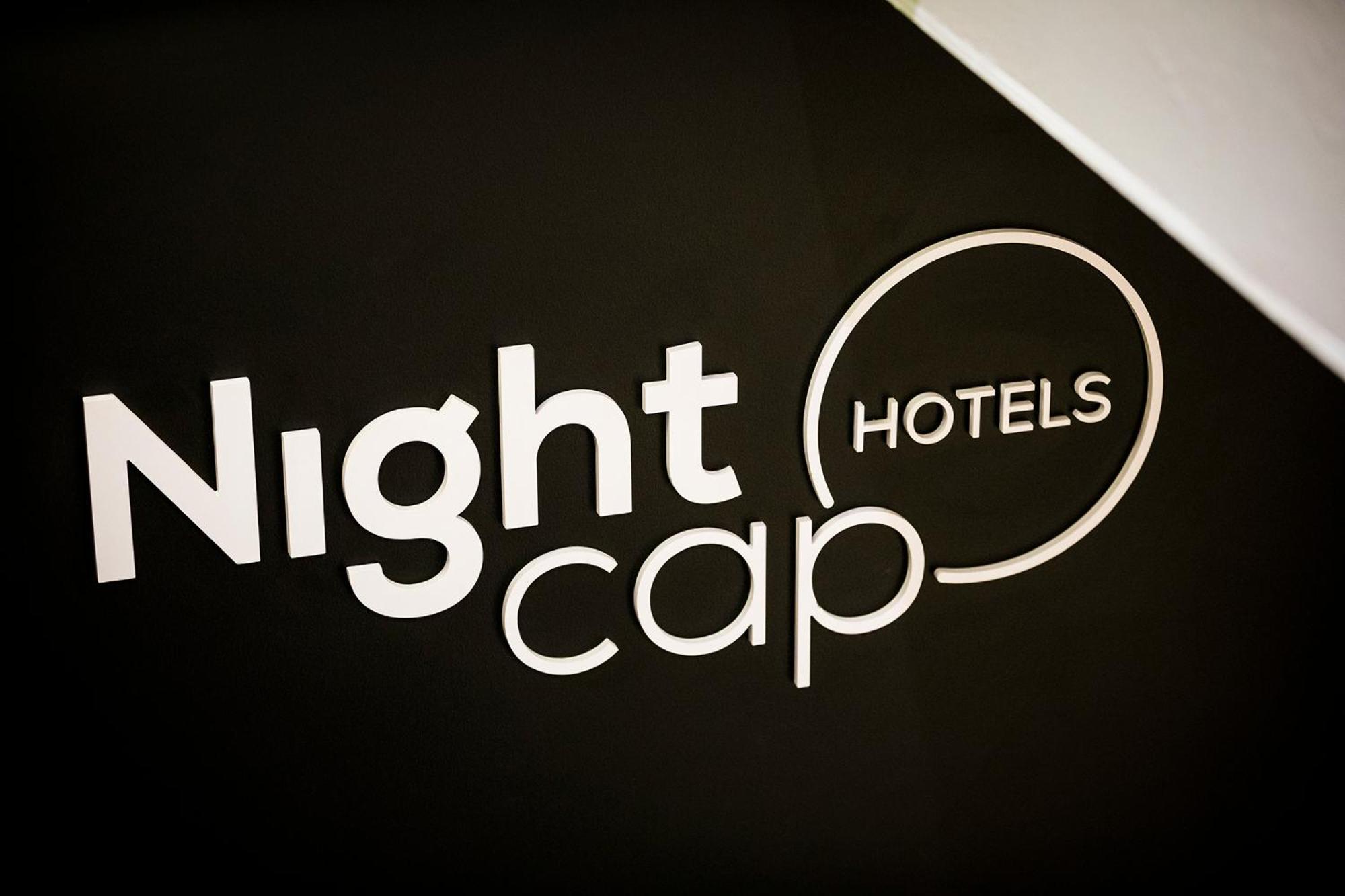 ไนท์แคป แอท เพลย์ฟอร์ด ทาเวิร์น Hotel อลิซาเบธ ภายนอก รูปภาพ