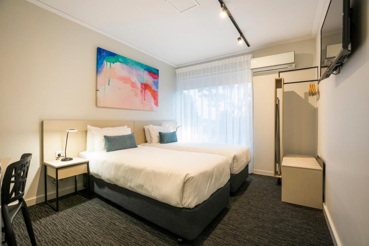 ไนท์แคป แอท เพลย์ฟอร์ด ทาเวิร์น Hotel อลิซาเบธ ภายนอก รูปภาพ